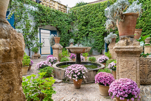 cordoue jardin fleur maison fontaine andalousie espagne monplanvoyage