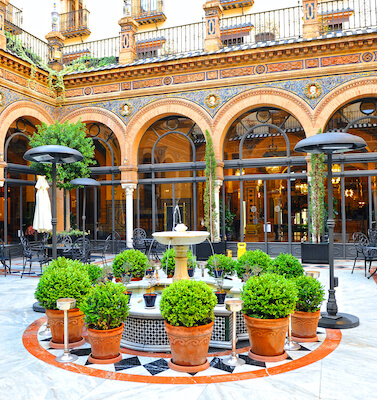 seville hotel luxe alfonso architecture azulejos andalousie espagne