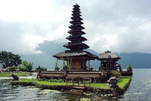 bali temple sur eau danu indonesie monplanvoyage