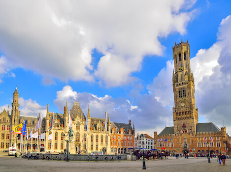 bruges grande place beffroi tour architecture belgique monplanvoyage