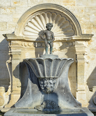 bruxelles manneken pis statue symbole belgique monplanvoyage