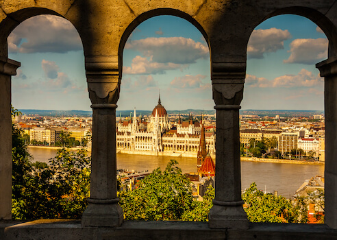 budapest bastion vue coucher soleil parlement hongrie monplanvoyage