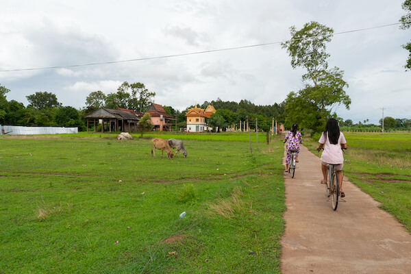 trong ile balade velo habitant cambodge monplanvoyage