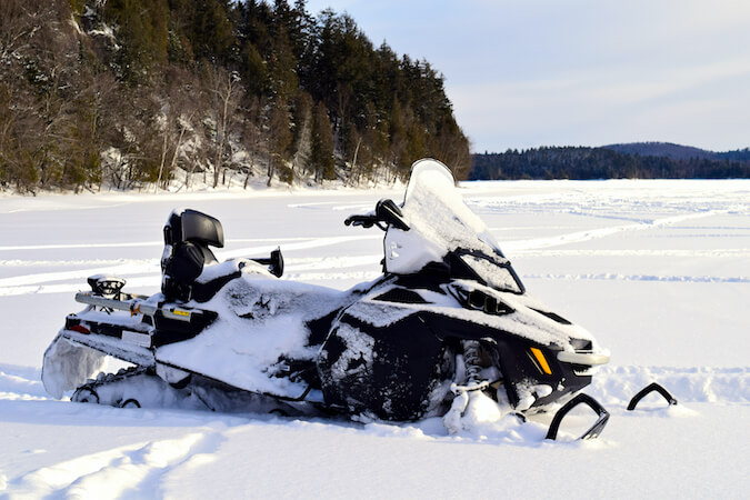 motoneige lac neige hiver quebec canada monplanvoyage