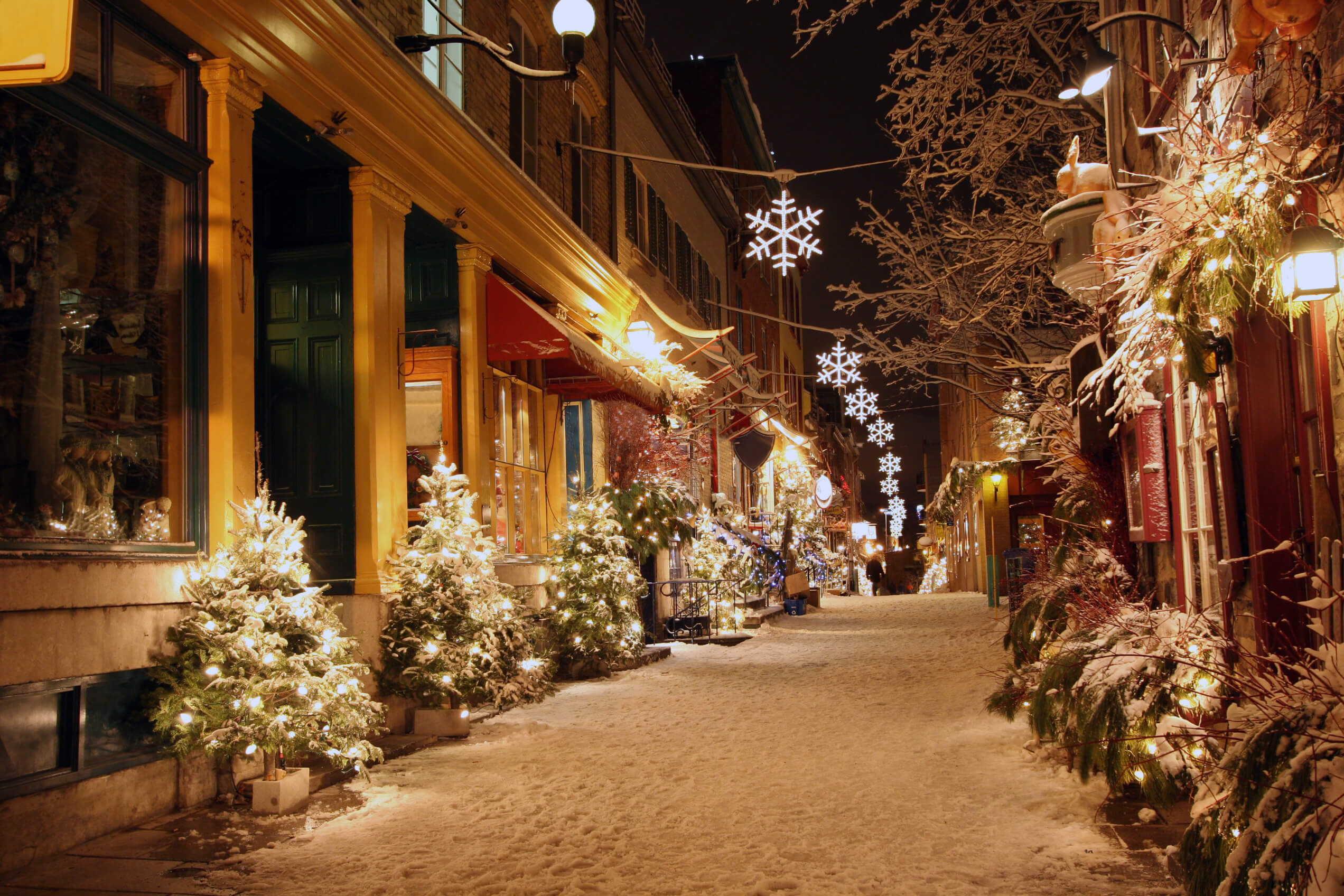 quebec ville rue hiver neige sapin lumiere illumination canada monplanvoyage