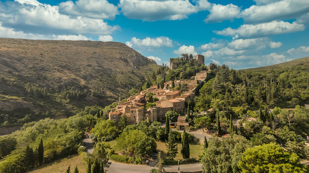castelnou village architecture montagne canigou catalogne monplanvoyage