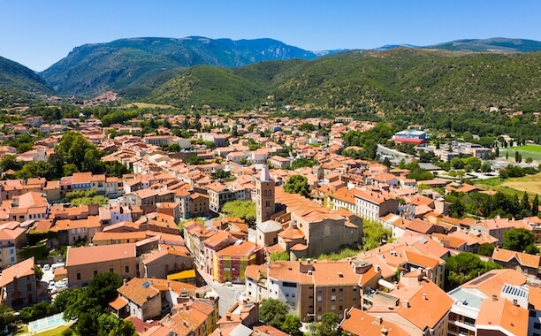 prades village architecture pyrenees montagne catalogne monplanvoyage