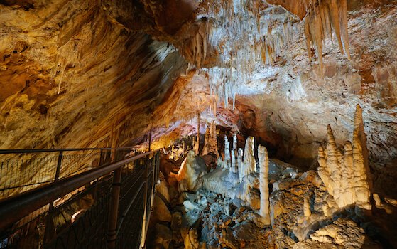 pyrenees nature grotte geologie nature catalogne monplanvoyage