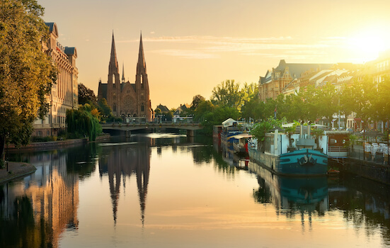 strasbourg canal peniche cathedrale slow travel france fluvial monplanvoyage