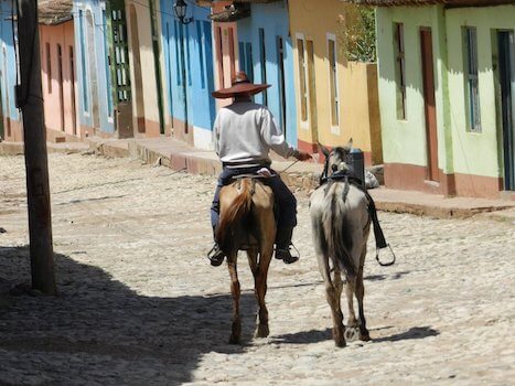 trinidad rue cheval habitant cuba monplanvoyage