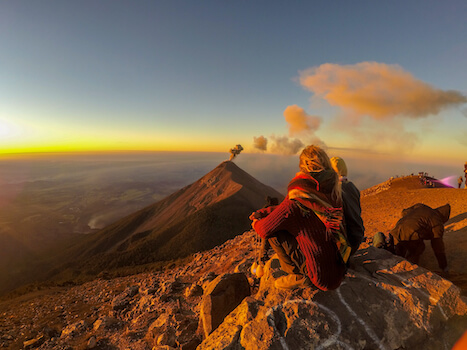 acatenango volcan levee soleil vue panorama nature guatemala monplanvoyage
