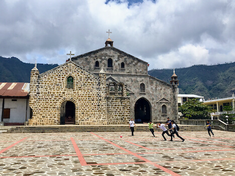 san antigua laguna eglise village guatemala monplanvoyage