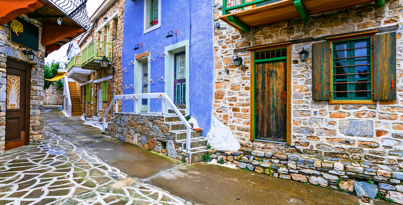 alonissos chora village architecture tradition village sporade ile grece monplanvoyage