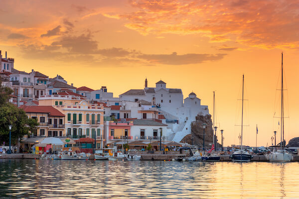 skopelos village port architecture eglise sporade ile grece monplanvoyage