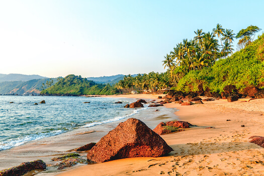 goa plage sable balneaire detente palmier inde monplanvoyage