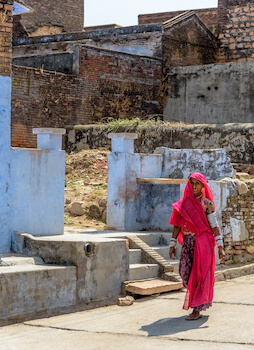 narlai village femme sari rajasthan inde monplanvoyage