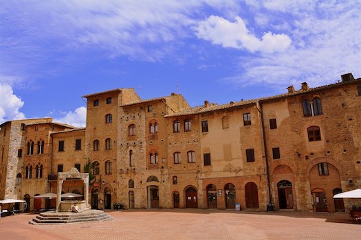 san gimignano piazza place village pierre toscane italie monplanvoyage