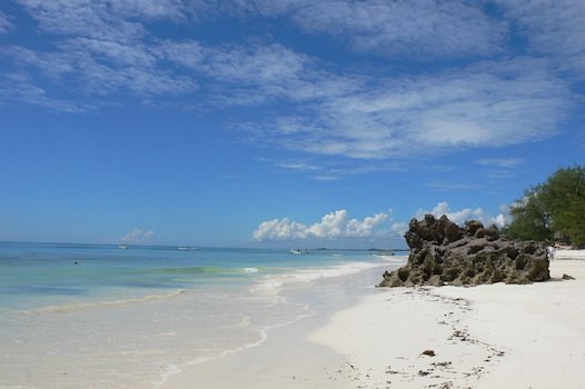 kenya plage sable eau turquoise afrique monplanvoyage