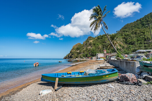 la dominique plage bateau eau turquoise ile antilles caraibes monplanvoyage