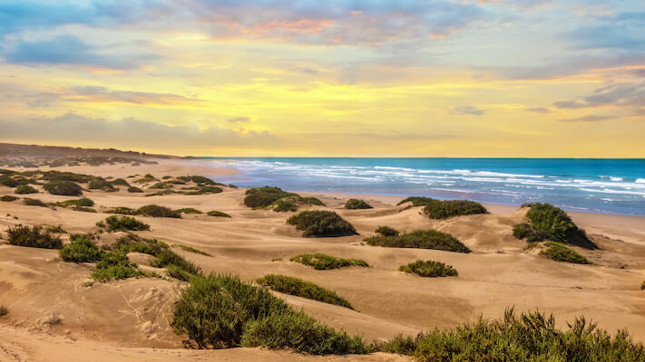 agadir plage sable ocean mer maroc monplanvoyage