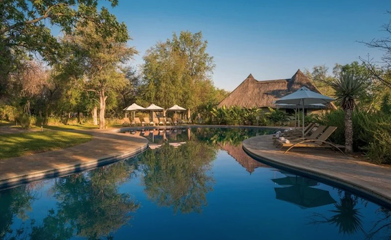 lodge etosha est hotel piscine namibie monplanvoyage
