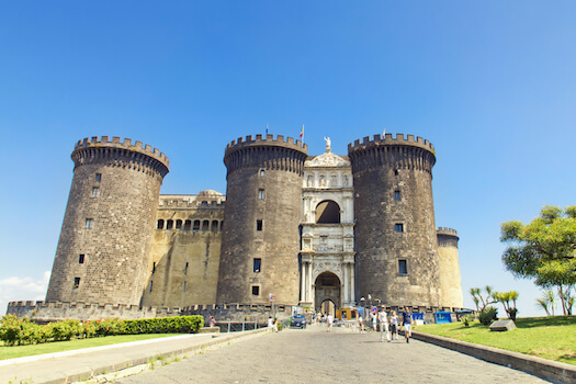 naples castel nuovo chateau histoire italie monplanvoyage