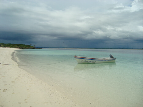 iguana ile plage sable turquoise panama monplanvoyage