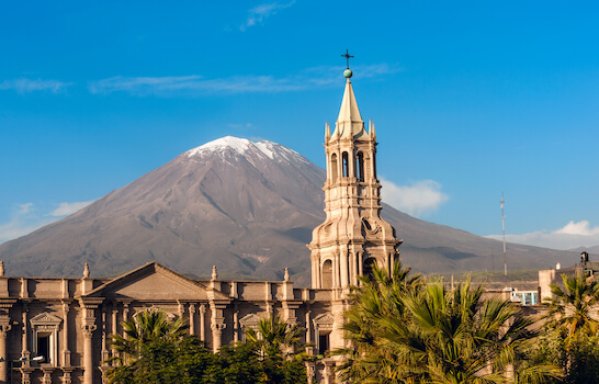 arequipa vue volcan eglise perou monplanvoyage