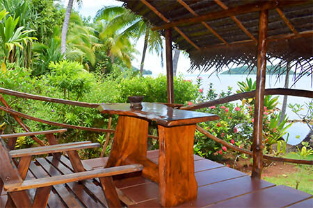 huahine bungalow architecture tradition terrasse vue lagon polynesie monplanvoyage