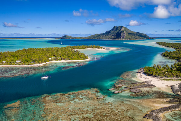 maupiti ile lagon bateau eau turquoise polynesie monplanvoyage