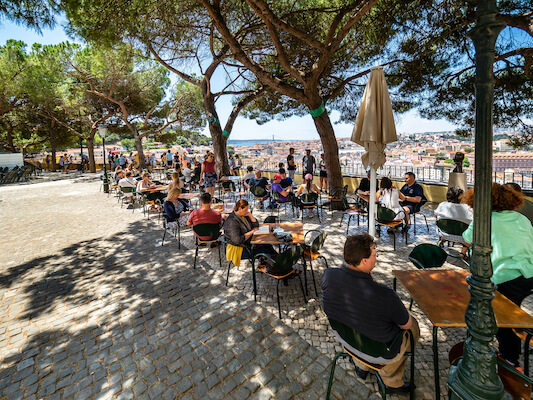 lisbonne terrasse vue cafe portugal monplanvoyage