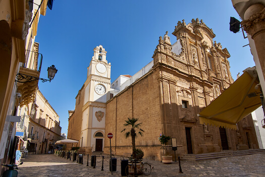 gallipoli rue cathedrale pierre architecture histoire pouilles salento italie monplanvoyage