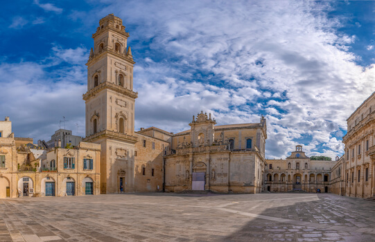 lecce place cathedrale culture pouilles italie monplanvoyage