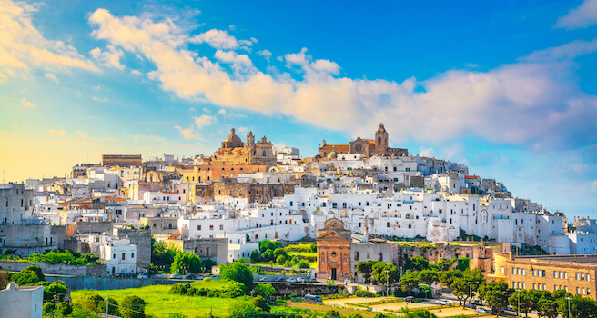 ostuni village panorama pouilles italie monplanvoyage