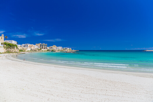 otranto plage eau turquoise mer pouilles italie monplanvoyage