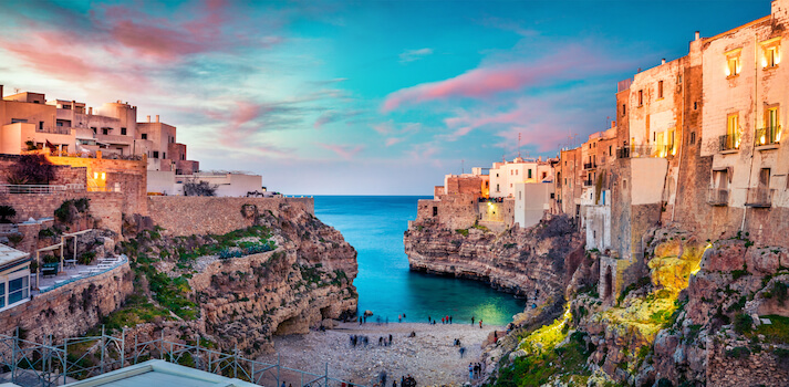 polignano a mare falaise plage crique architecture pouilles italie monplanvoyage