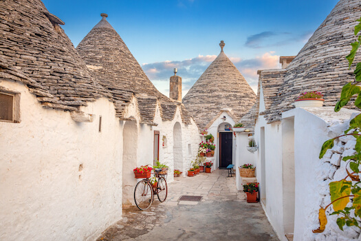 trulli architecture pouilles italie monplanvoyage