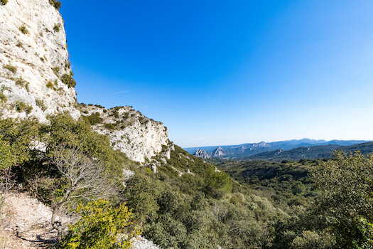 alpilles paysage randonnee balade nature provence france monplanvoyage