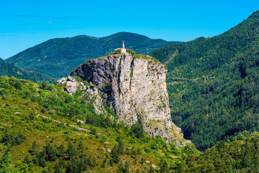 castellane roc paysage nature rocher eglise provence france monplanvoyage