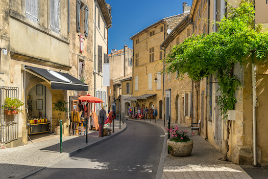 luberon village rue maison architecture pierre provence france monplanvoyage