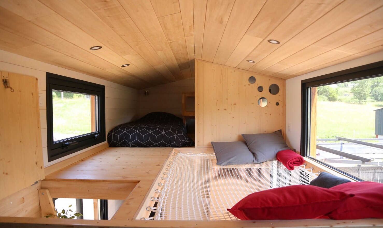 tinyhouse hebergement insolite nature bois chambres pyrenees france monplanvoyage