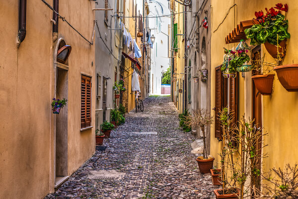 alghero rue village architecture sardaigne ile italie monplanvoyage