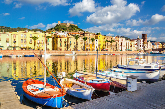 bosa village chateau port sardaigne italie ile mediterranee monplanvoyage