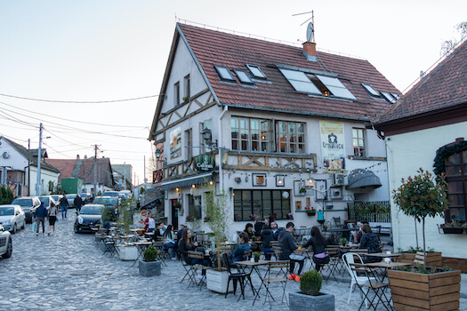 belgrade village zemun rue pavee architecture serbie monplanvoyage