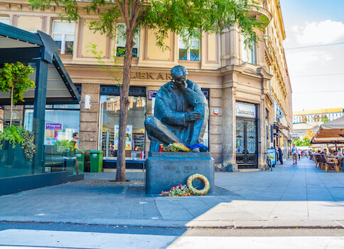 zagreb art statue culture croatie monplanvoyage