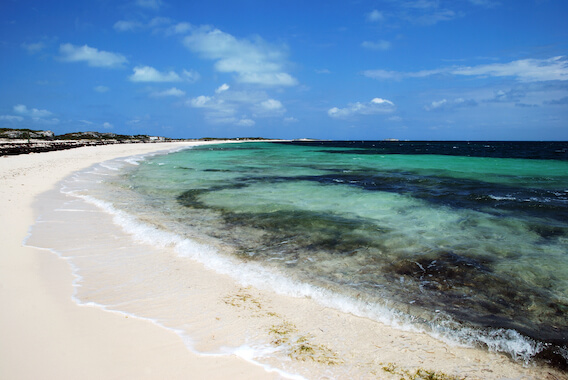 grand turque plage sable eau turquoise iles turques et caiques archipel caraibes monplanvoyage