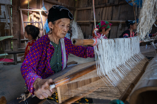 hmong ethnie tissage artisanat femme vietnam monplanvoyage